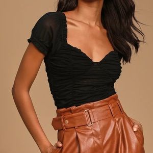 Lulu’s Upper Echelon Black Ruched Short Sleeve Top medium